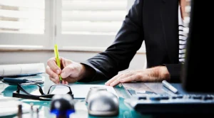warlows legal auditing business compliance on commercial contract terms